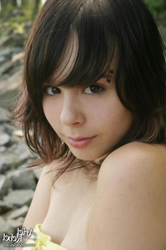 15P Ariel Rebel topless on the beach