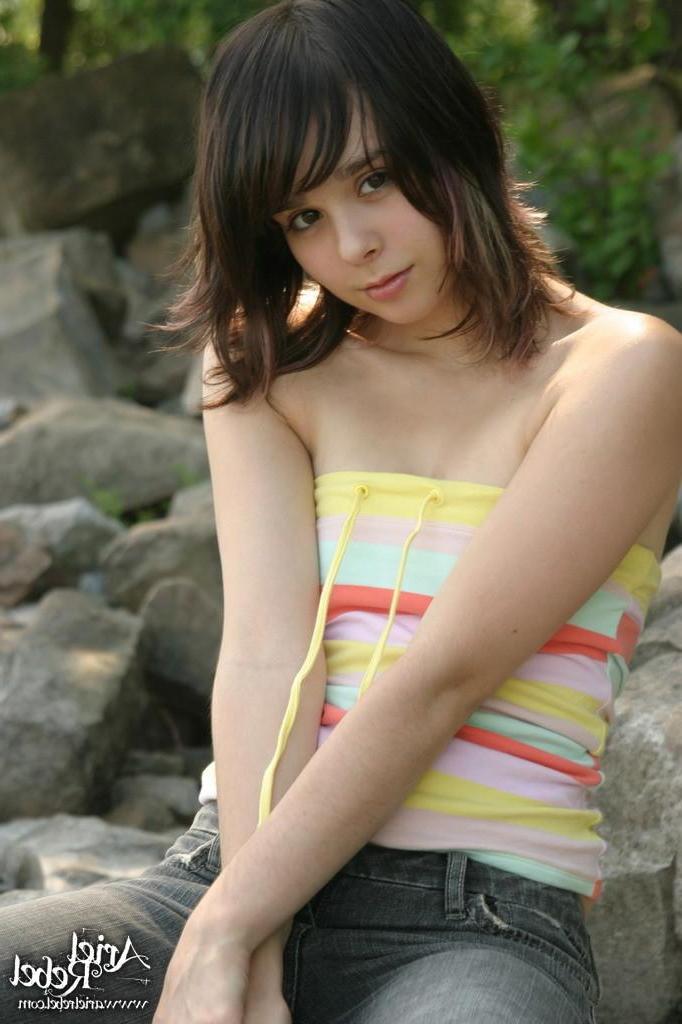 15P Ariel Rebel topless on the beach