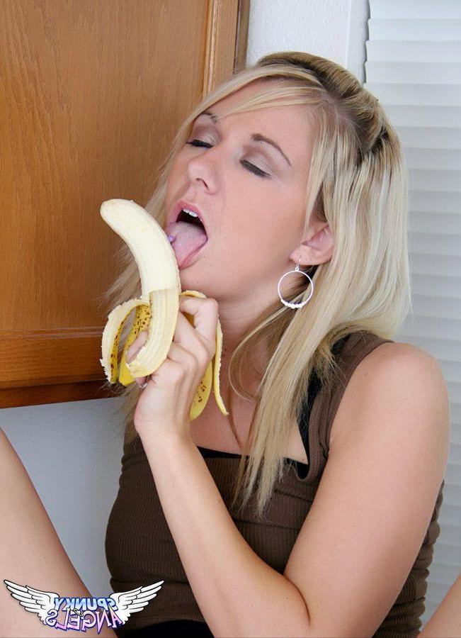 20P Pictures of teen chick Ashlee Xposed spreading her legs for your hard cock