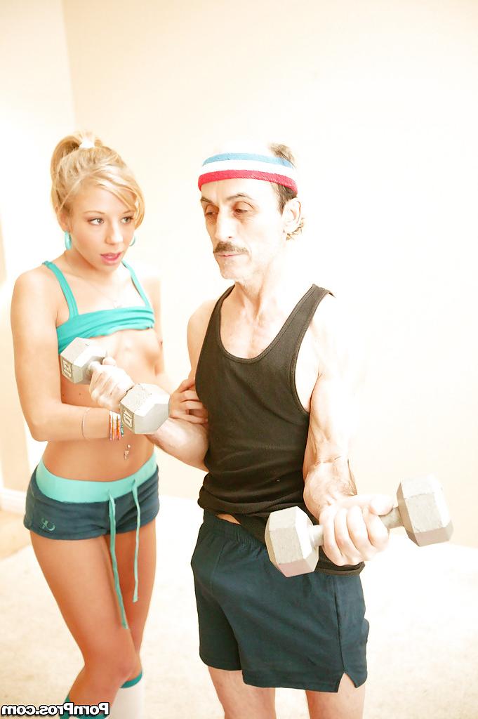 16P Young babe Chastity Lynn gets her ass fucked and licked by an oldman