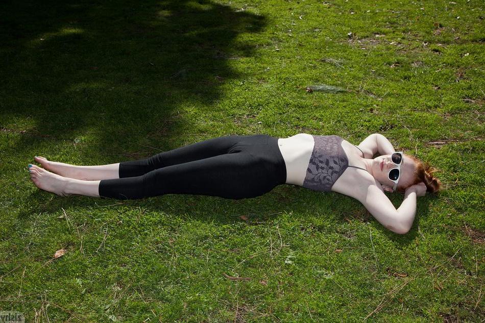12P Redhead girl Bree Abernathy displays how flexible she is outside