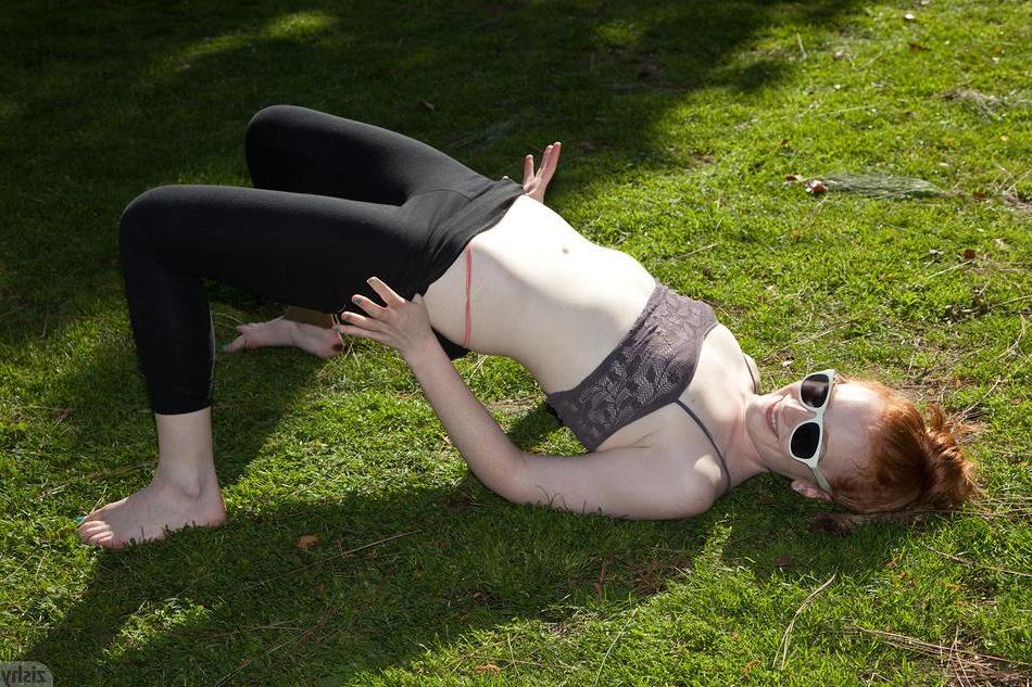 12P Redhead girl Bree Abernathy displays how flexible she is outside