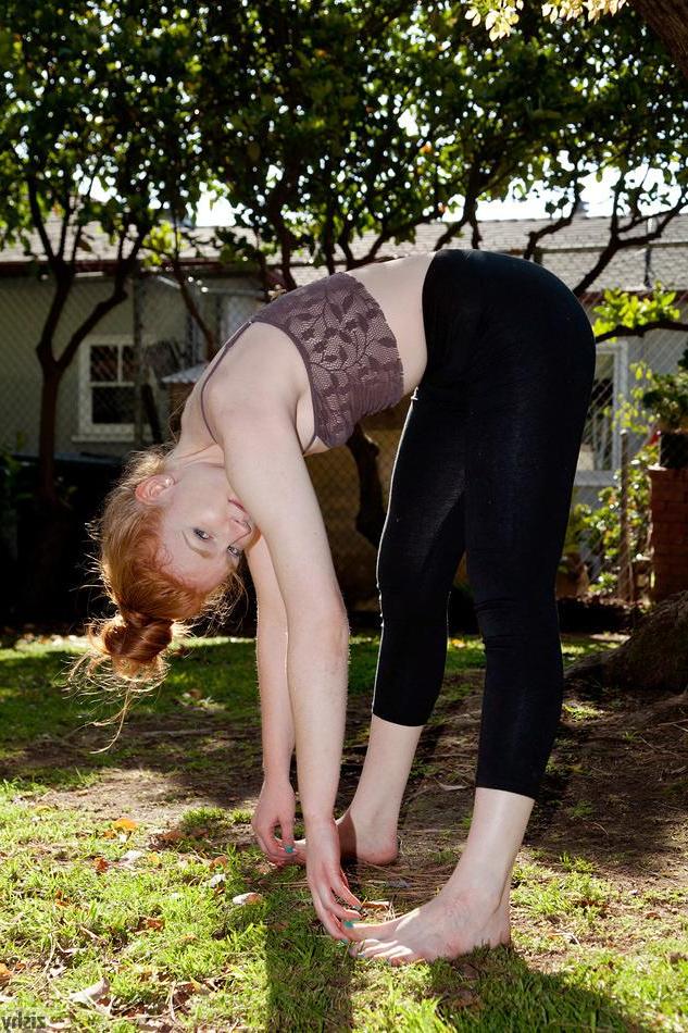 12P Redhead girl Bree Abernathy displays how flexible she is outside