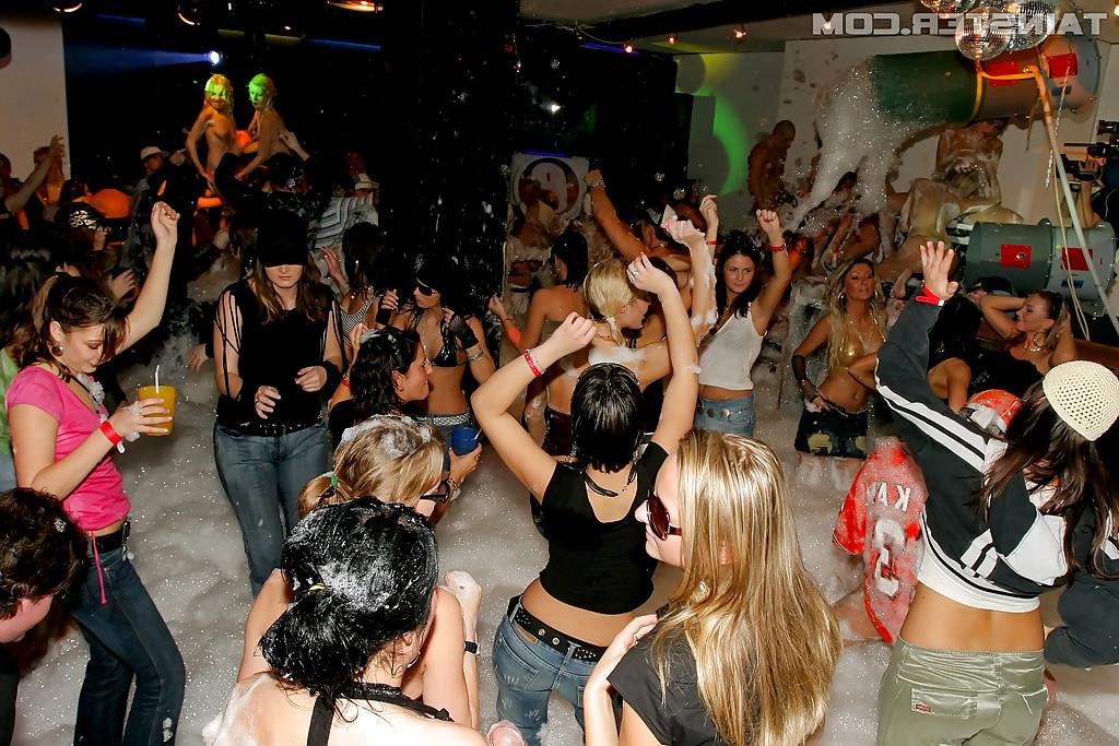16P Barbara Summer & Claudia Rossi are into hardcore foam sex party