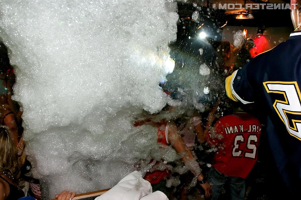 16P Fuckable chicks spending some good time at the wild foam party