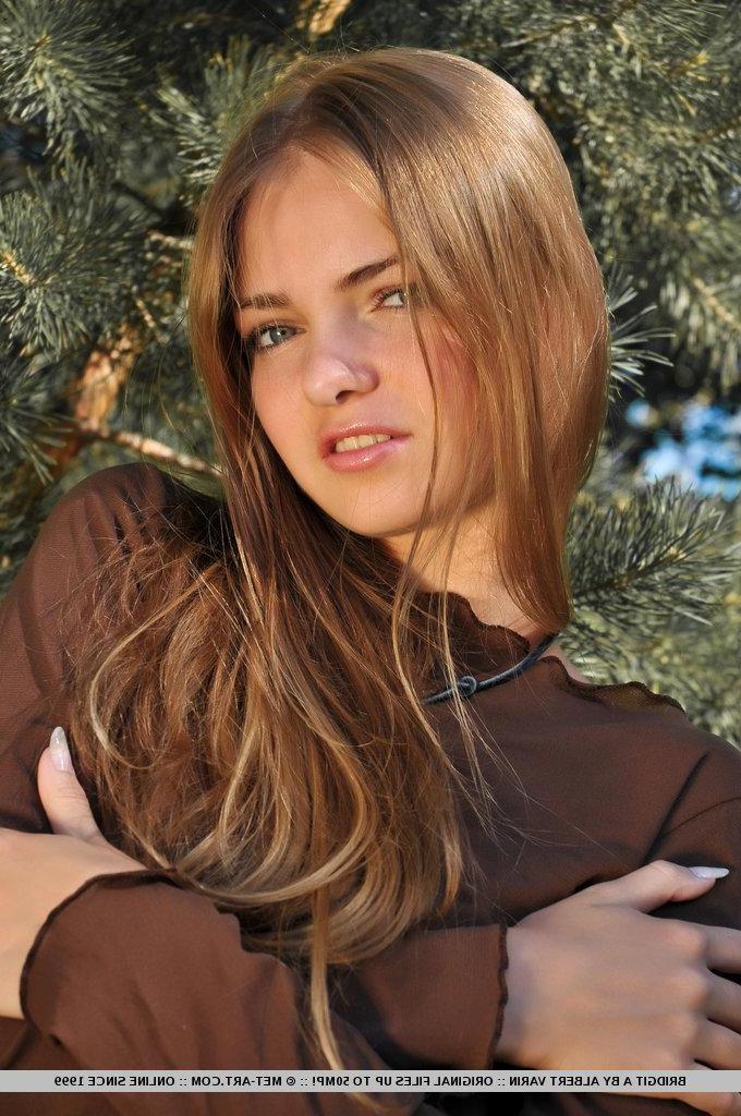 18P Pictures of teen beauty Bridgit A giving you her tight pussy outside