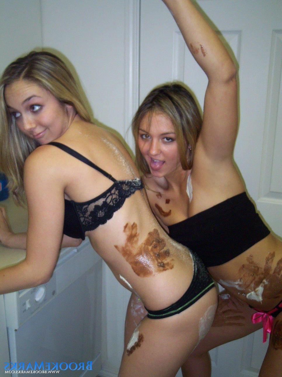 20P Pictures of Brooke Marks getting messy with her friend