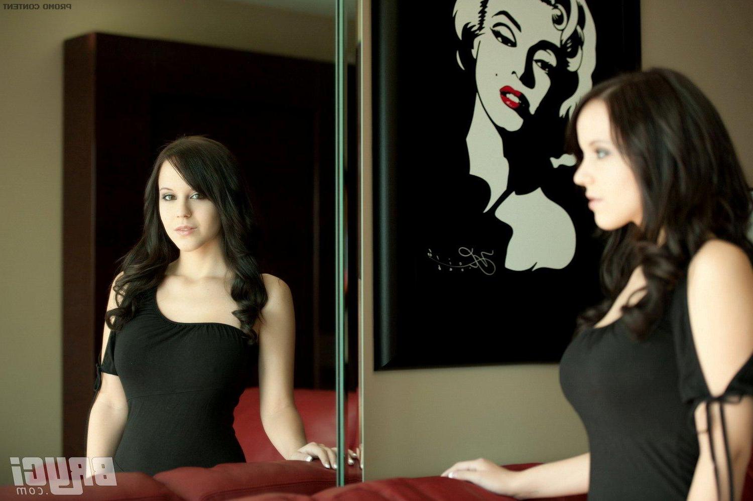 15P Bryci pulls up her little black dress in Las Vegas!