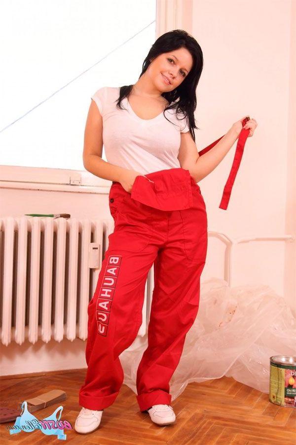 15P Pictures of teen nympho Busty Ellen getting kinky with the paintbrush
