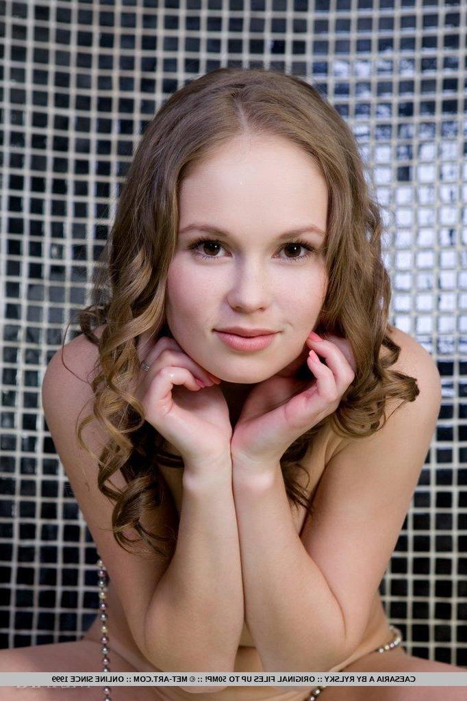 18P Pictures of teen beauty Caesaria A displaying her perfect nude body