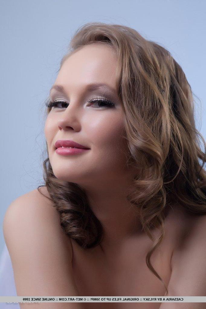 18P Pictures of teen beauty Caesaria A dressed in sexy white stockings