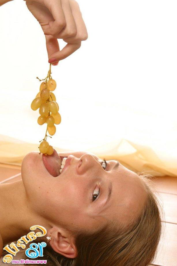 15P Pictures of Camile 18 playing with her food