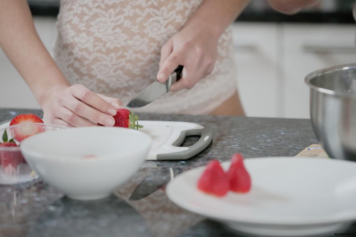 16P Candice Luka gets seduced with food in the kitchen