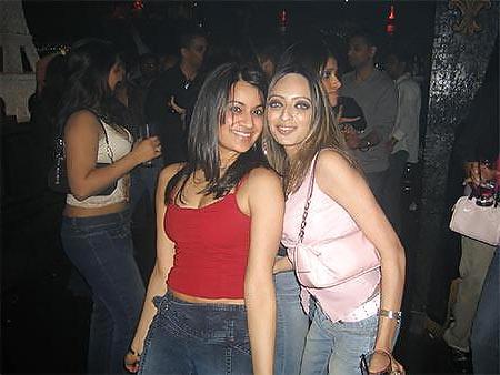 25P Indians - Pakis - desi ladies partying 