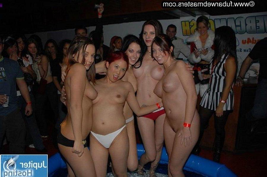 16P Pictures of teen girls getting naughty at a party