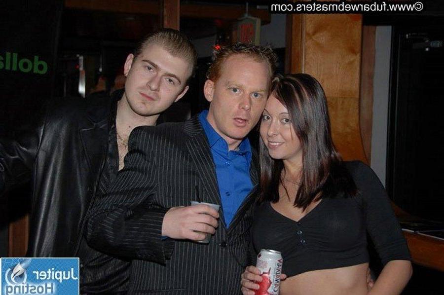 16P Pictures of teen girls getting naughty at a party