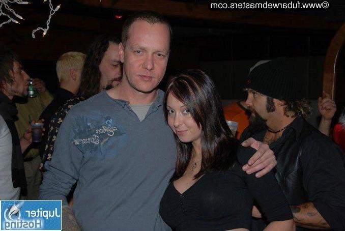 16P Cassie gets naked with some other girls at a party