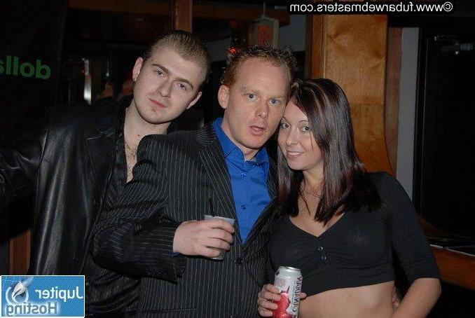 16P Cassie gets naked with some other girls at a party
