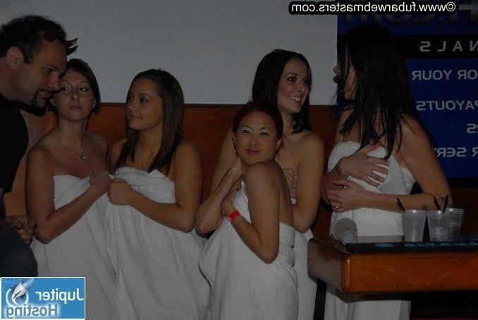 16P Cassie gets naked with some other girls at a party