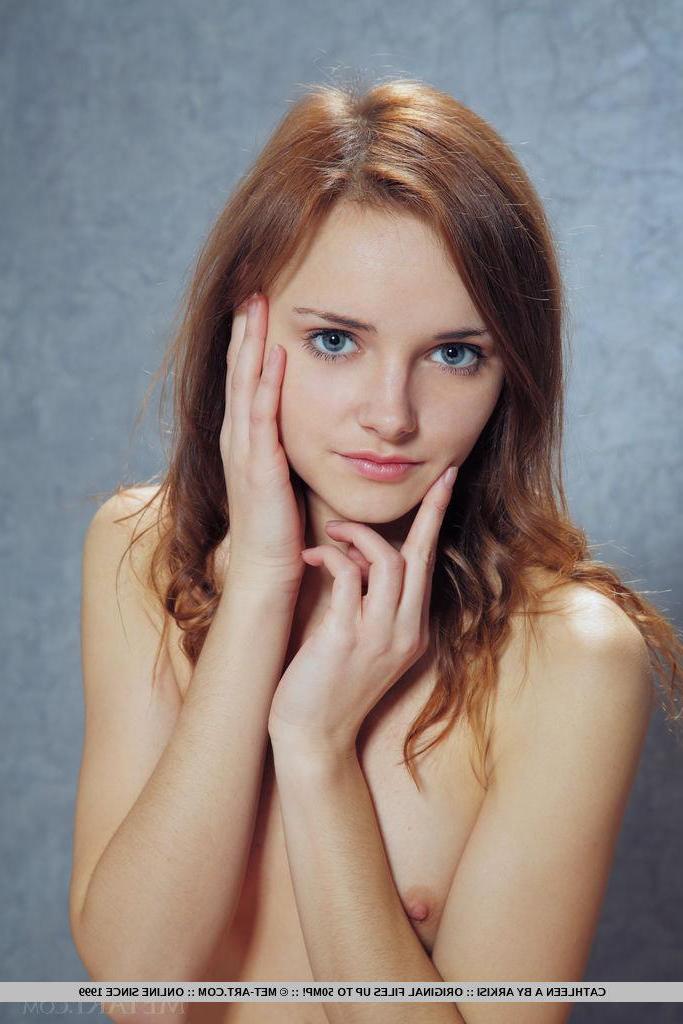 18P Innocent model Cathleen A exposes her lady parts