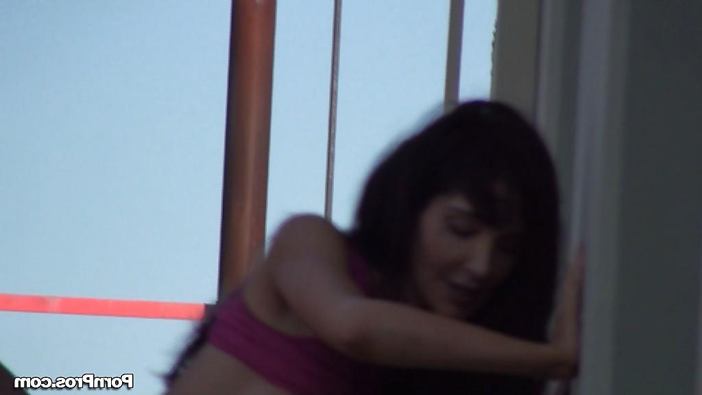 16P MILF babe Diana Prince gives a blowjob and ass fucking outdoor