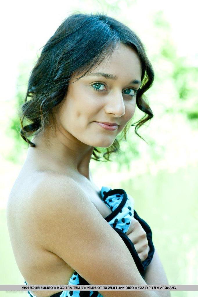 18P Pictures of teen beauty Chandra A showing her hot naked body outside