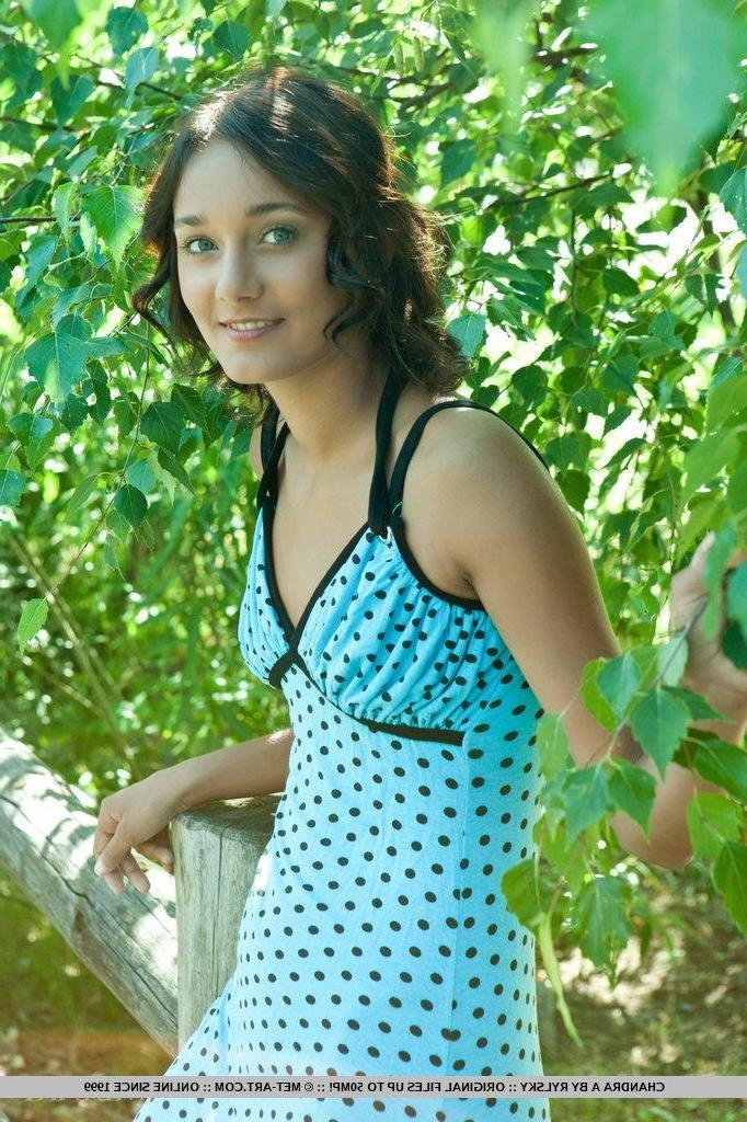 18P Pictures of teen beauty Chandra A showing her hot naked body outside