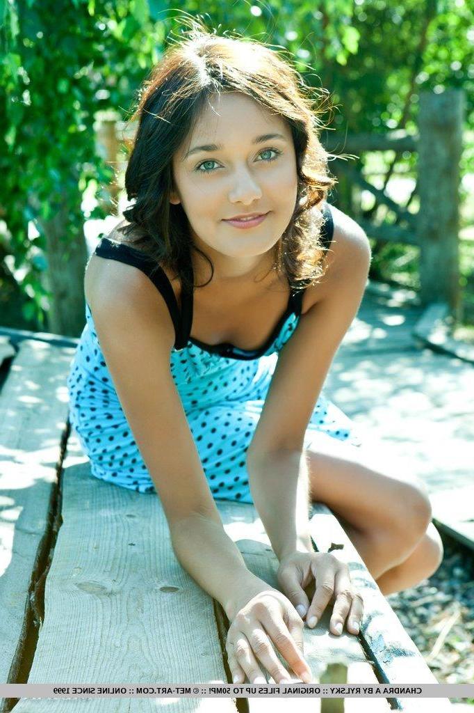 18P Pictures of teen beauty Chandra A showing her hot naked body outside