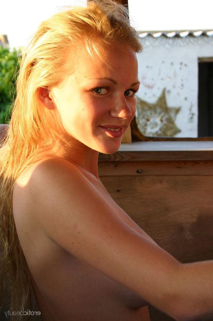 16P Busty blonde Chantel A displays her incredible nude body outside