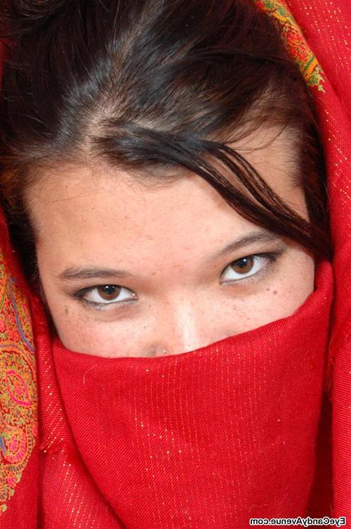 16P Discover the mystery and beauty of the exotic orient with Charli