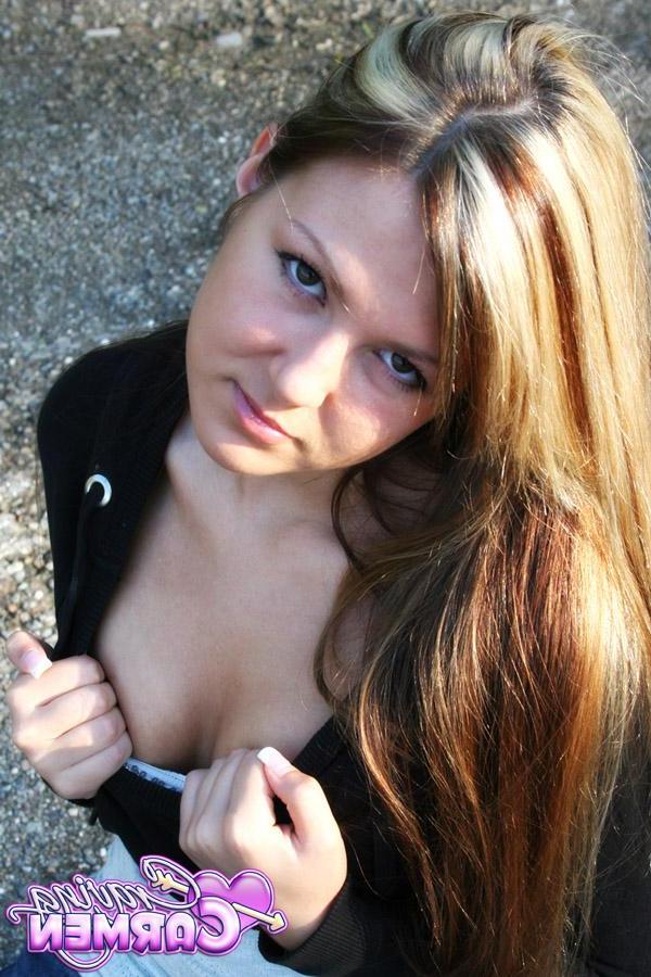 20P Pictures of Craving Carmen getting topless on the road