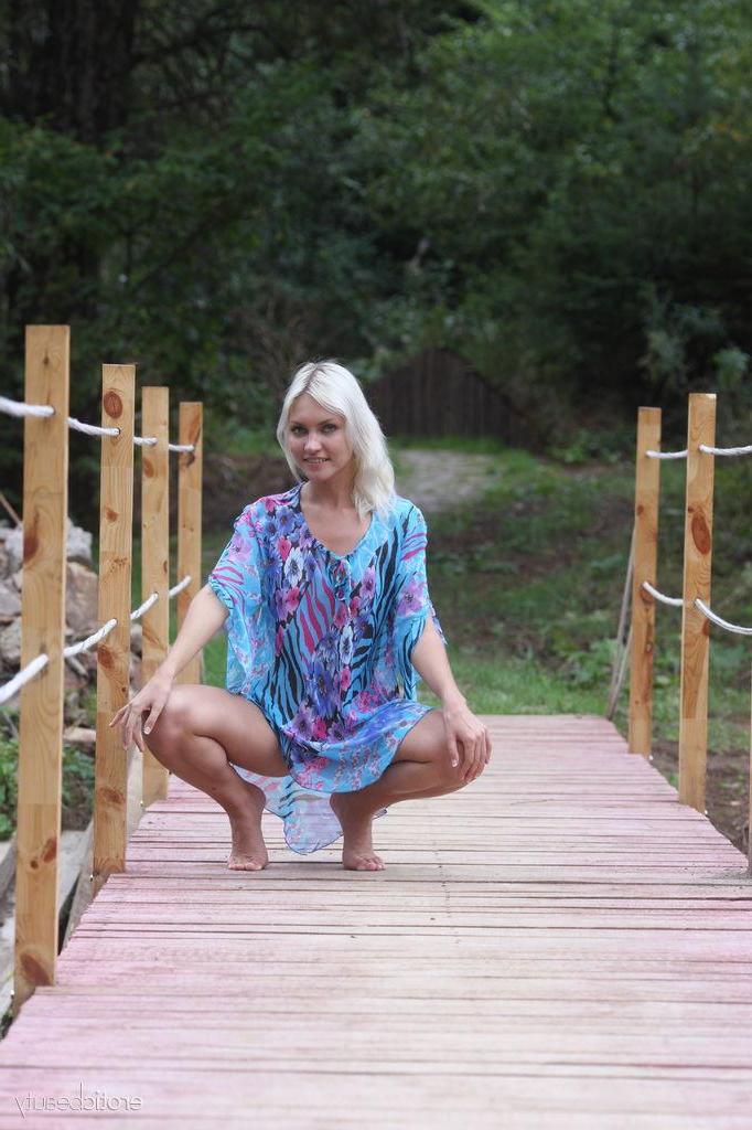 16P Blonde beauty Kristy exposes her legs and pussy on the dock