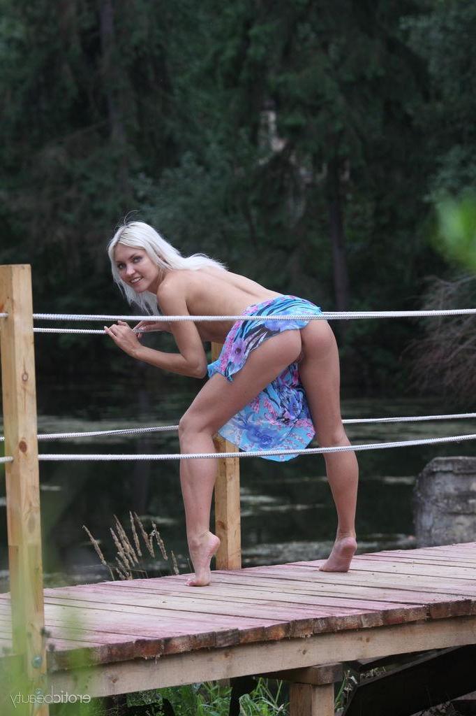 16P Blonde beauty Kristy exposes her legs and pussy on the dock