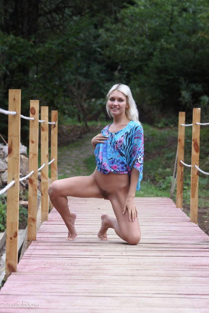 16P Blonde beauty Kristy exposes her legs and pussy on the dock
