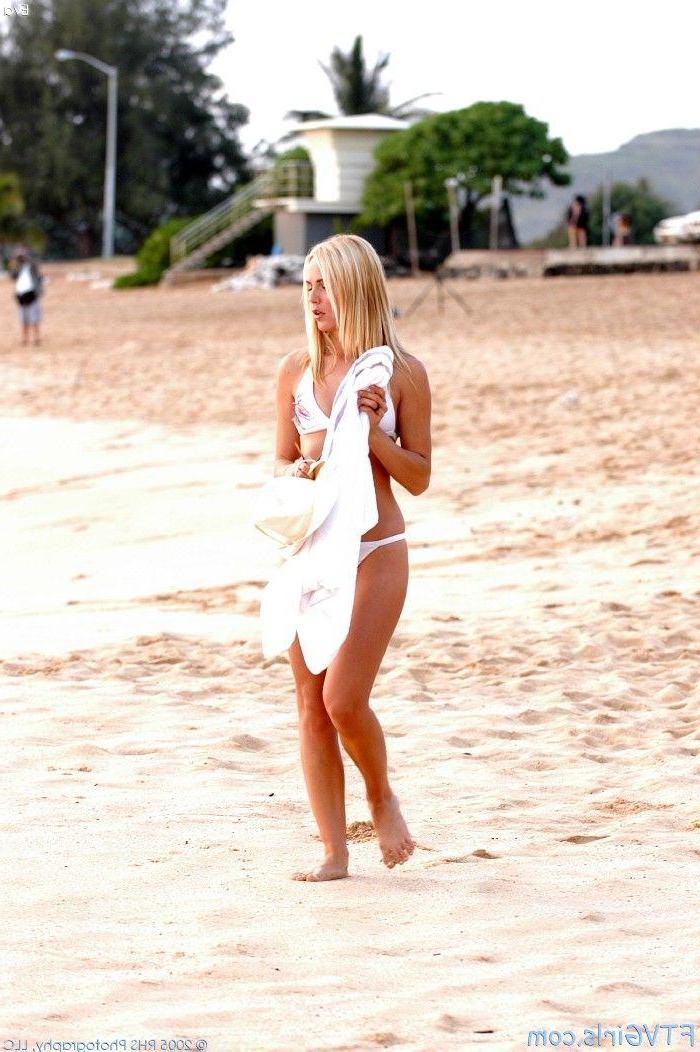 20P Pics of blonde girl Eva getting naked on a beach