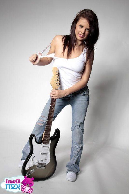 16P Pictures of teen star Dani Scott playing with something hard
