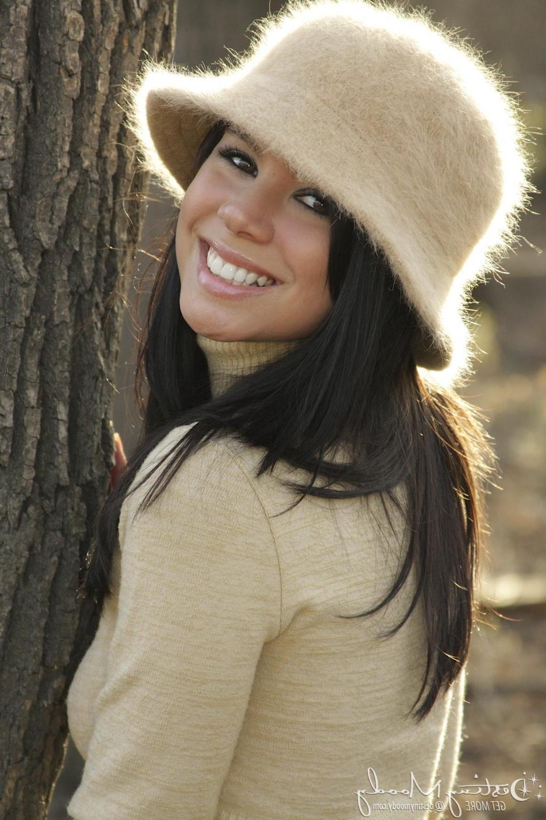 16P Destiny Moody ventures into the woodlands for a thrilling display of naked beauty