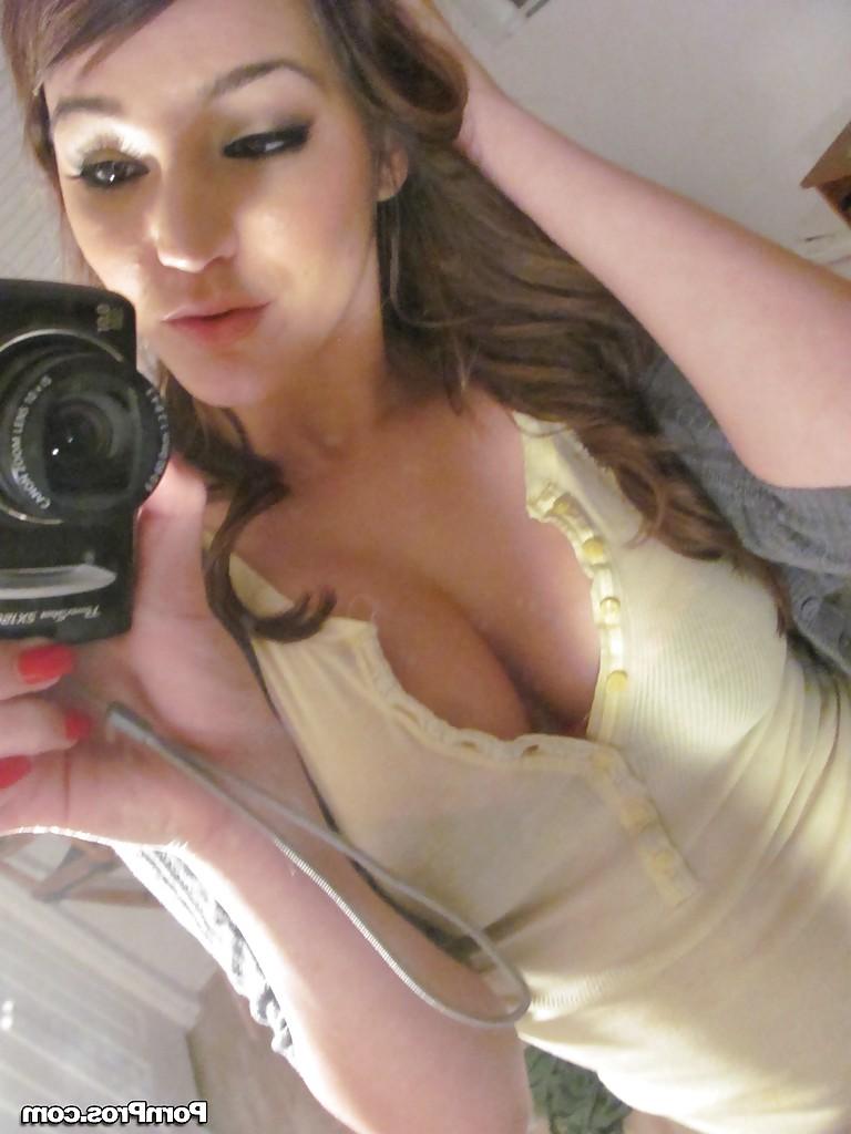 16P Busty amateur babe Holly Michaels spreading her shaved cunt