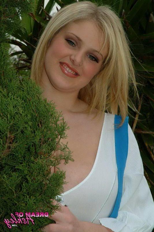 15P Pictures of Dream Of Ashley dressed as Snow White