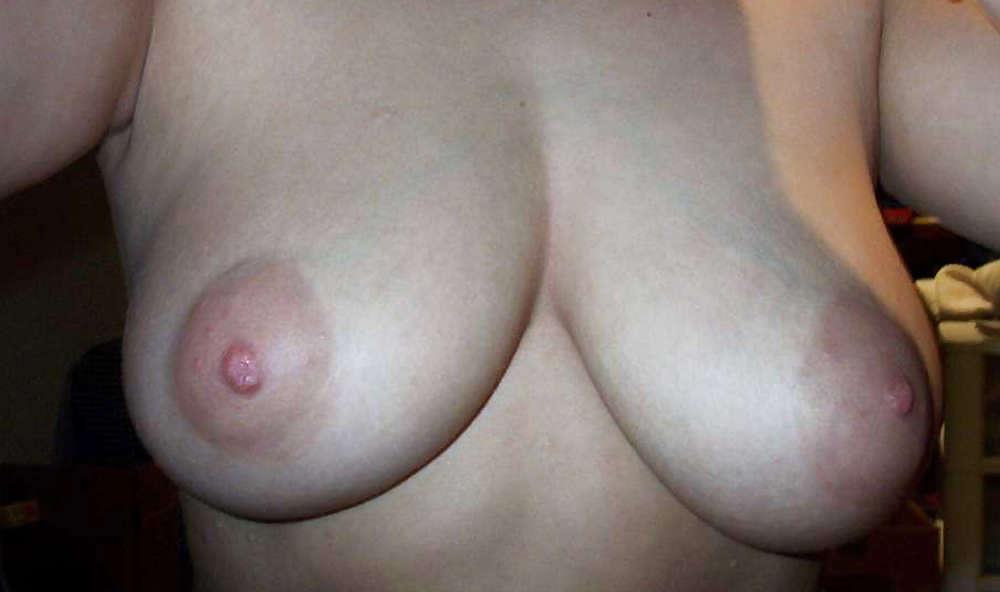15P Heavy chested chick selfshooting