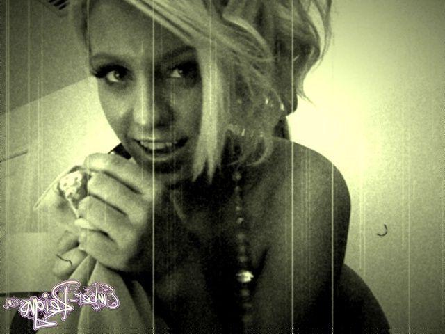 15P Pictures of Ember Reigns naked in an old style photo