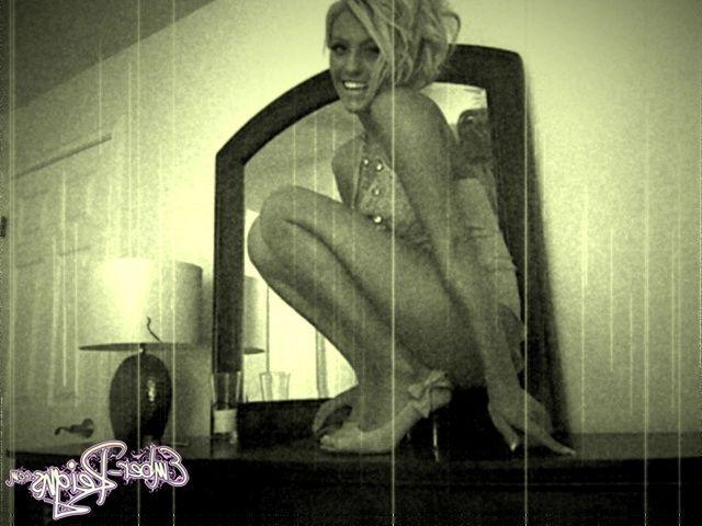 15P Pictures of Ember Reigns naked in an old style photo