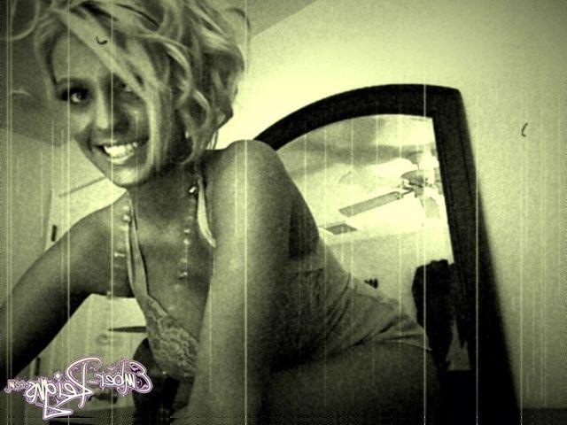 15P Pictures of Ember Reigns naked in an old style photo