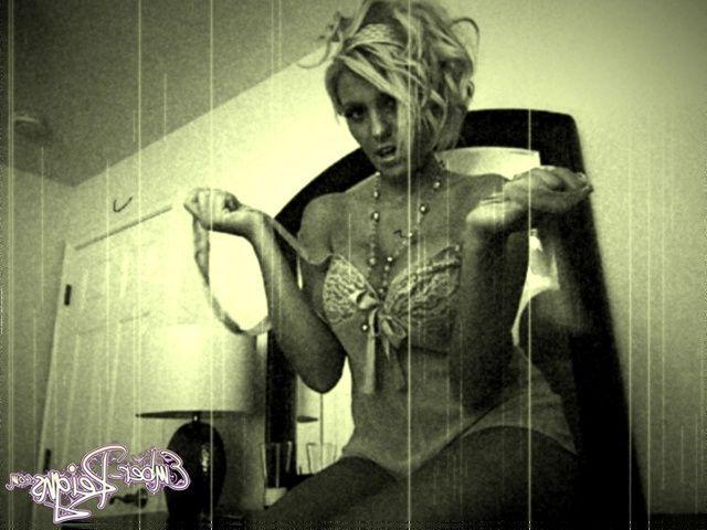 15P Pictures of Ember Reigns naked in an old style photo