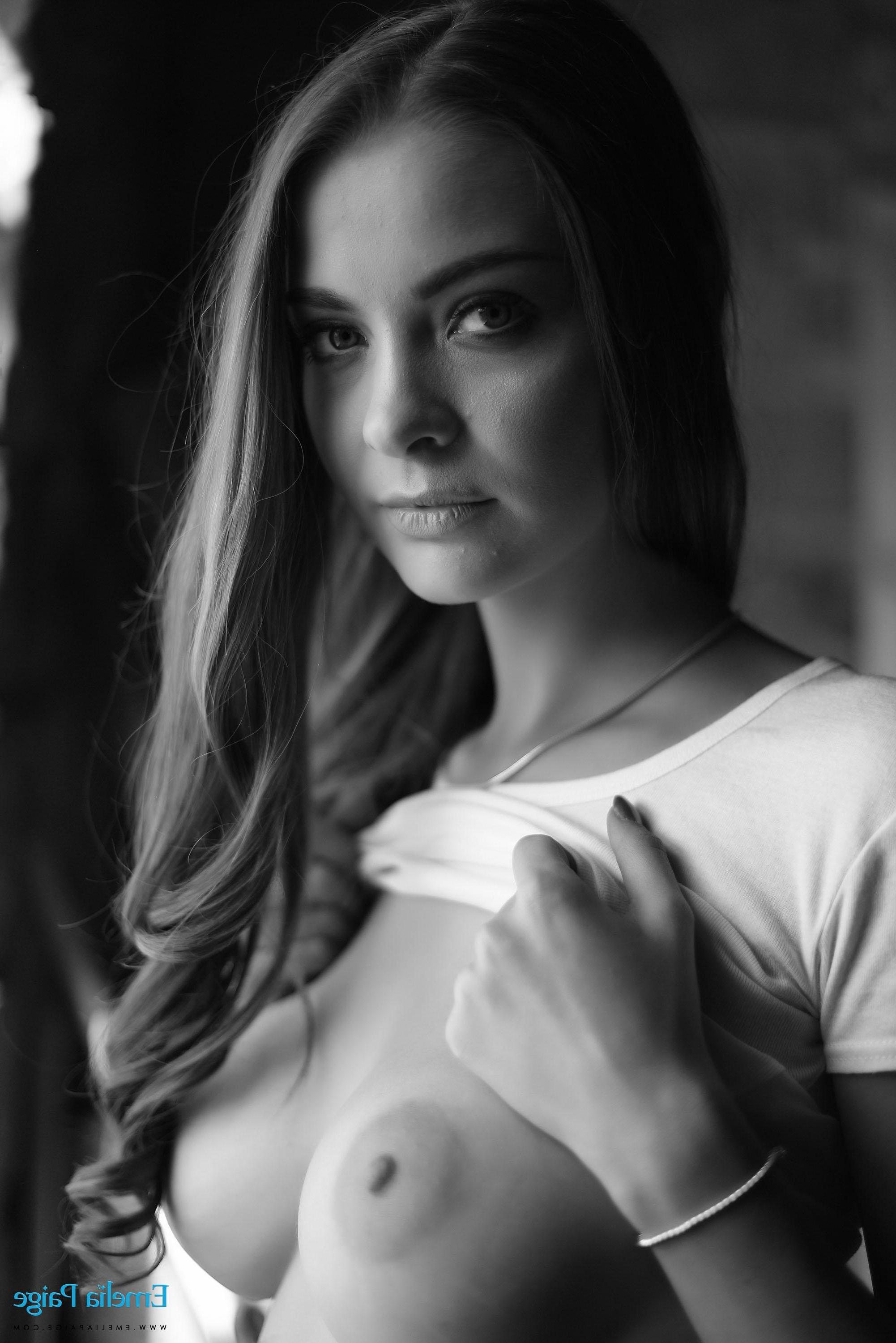 16P Emelia Paige removes her top to reveal her big boobs in black and white