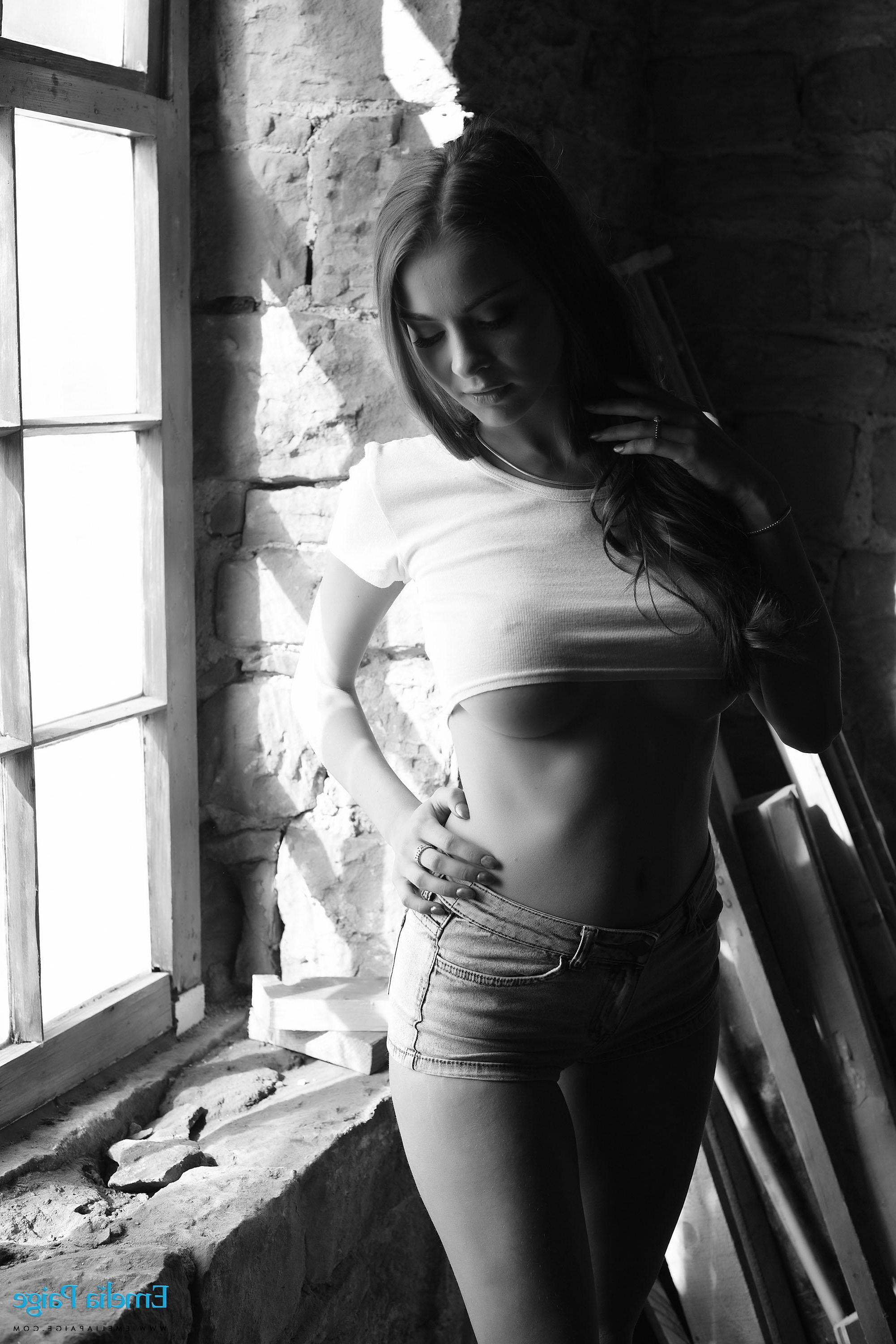 16P Emelia Paige removes her top to reveal her big boobs in black and white