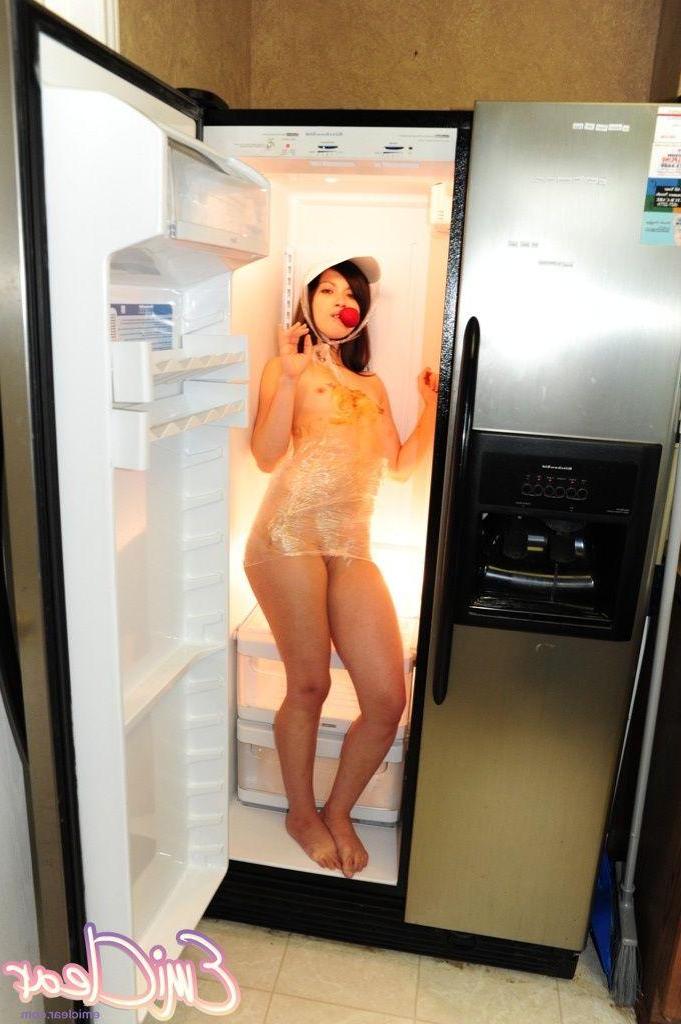 20P Pictures of teen chick Emi Clear chilling out in a fridge