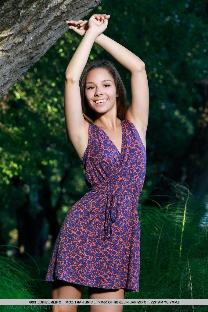 18P Emmy strips off her purple dress to show you her tight naked body