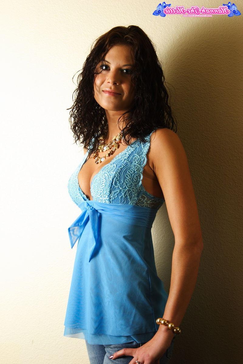 12P Hannah's cleavage looks perfect in her blue top