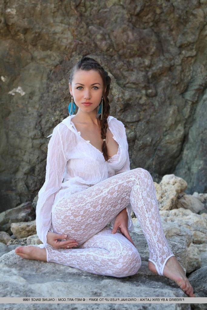 18P Pictures of teen beauty Firebird A flaunting her sexiness